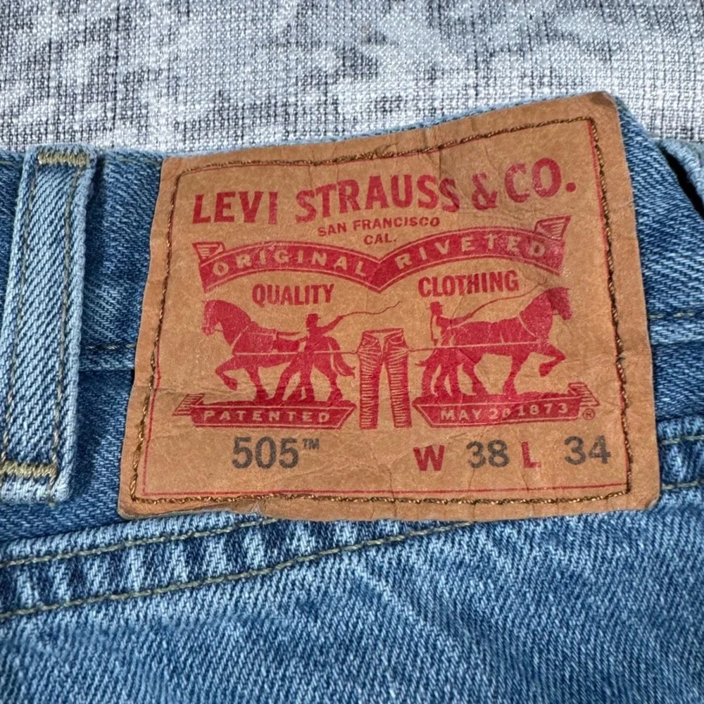 Levi's 505 Regular Fit Jeans Mens 38x34 Blue Medium Wash Straight Leg Denim